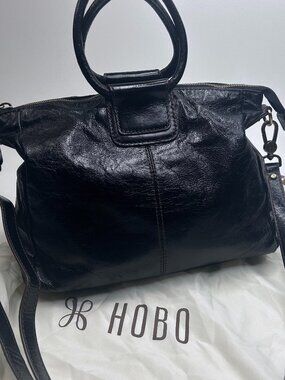 HOBO INTERNATIONAL Sheila Medium Crossbody/Satchel Polished Black